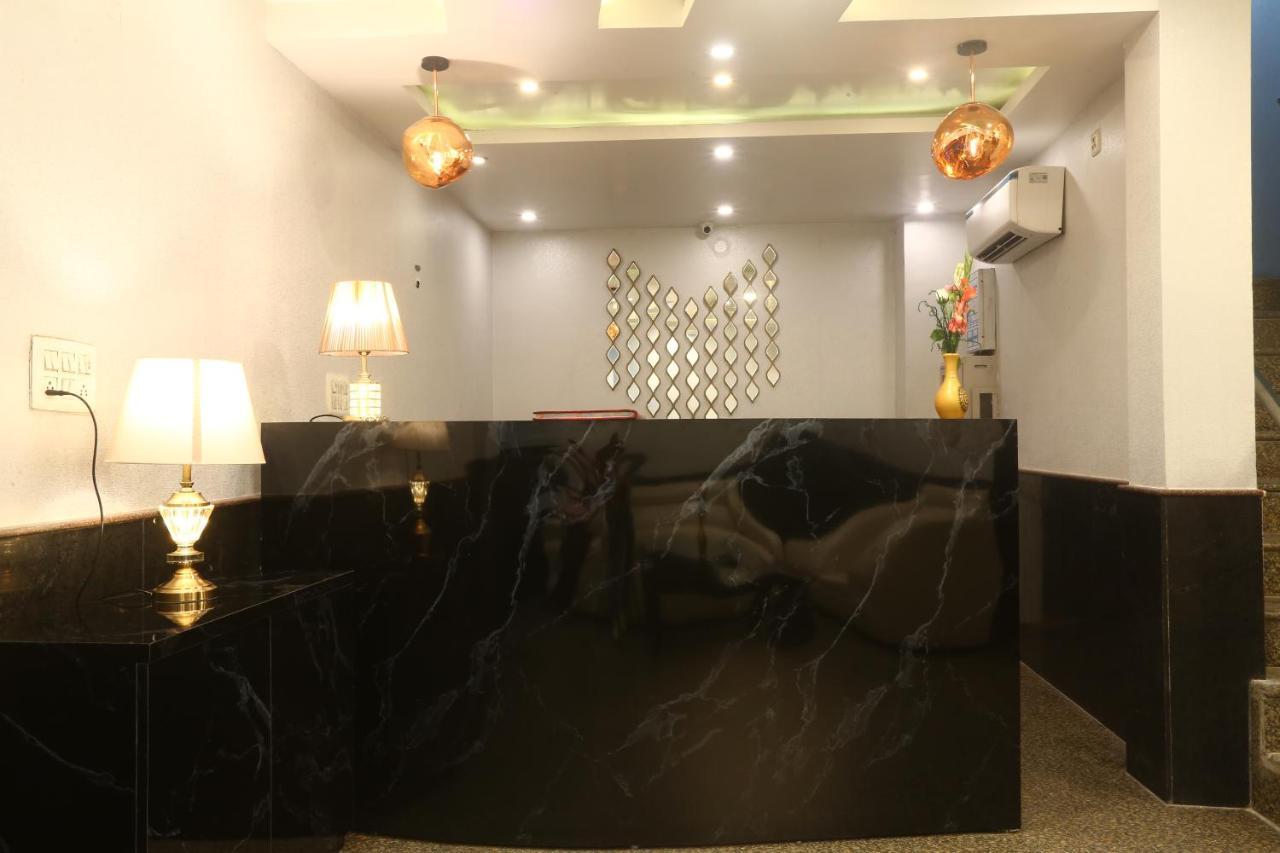 Hotel Earth Delhi  Eksteriør billede