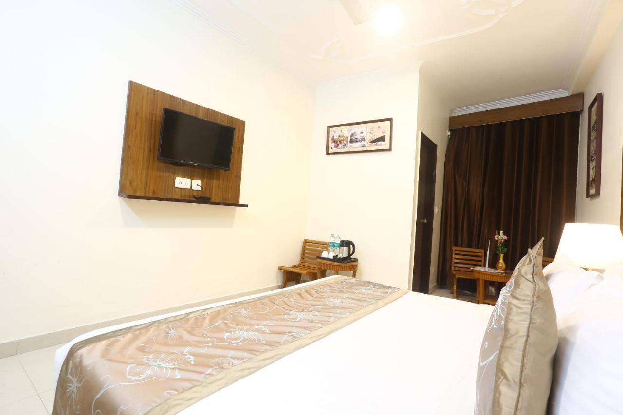 Hotel Earth Delhi  Eksteriør billede