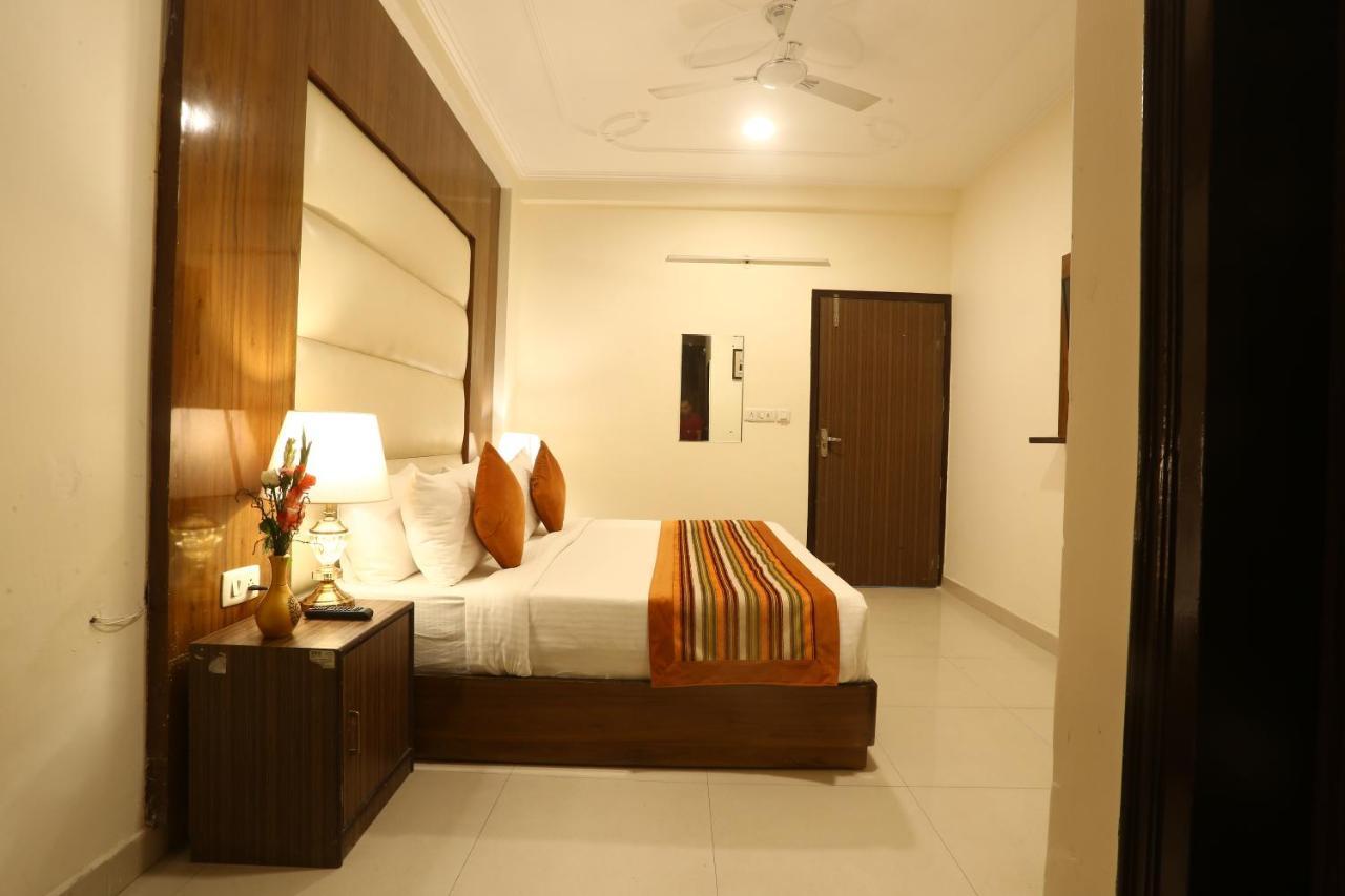 Hotel Earth Delhi  Eksteriør billede