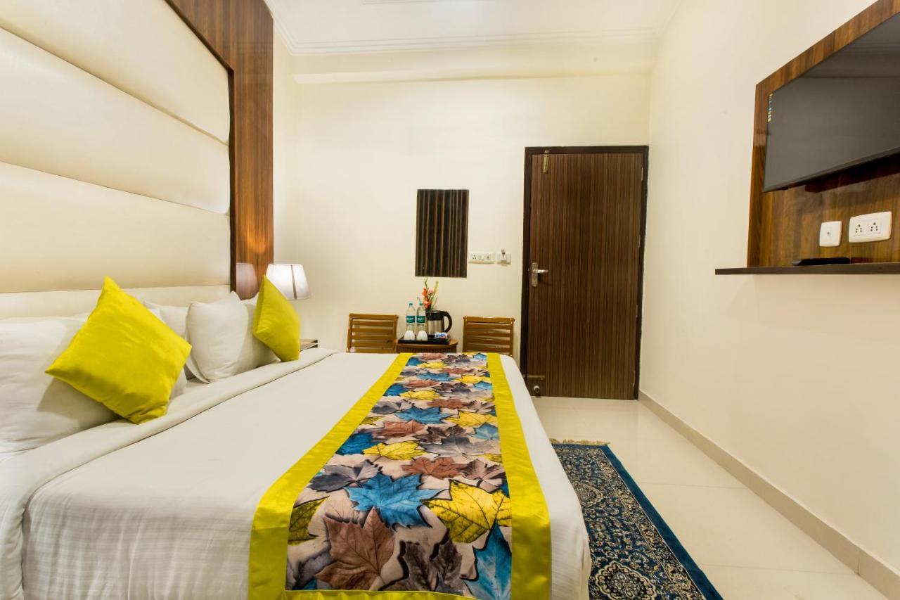 Hotel Earth Delhi  Eksteriør billede